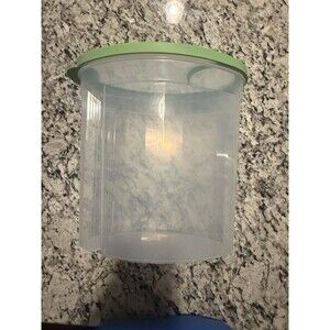 Rubbermaid Snap Lid Easy Grip Cereal Dry Goods Clear Container 1.5 Gallon